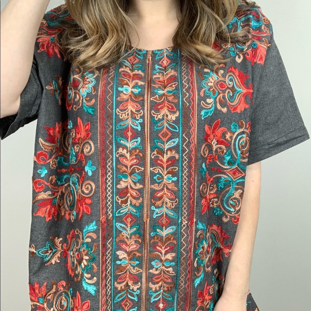 Folklore Floral Paisley Embroidered Top Black - Picture 7 of 7